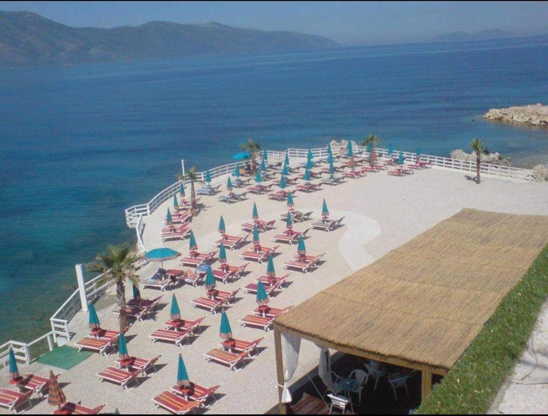 Hotel Roi Radhimë Esterno foto