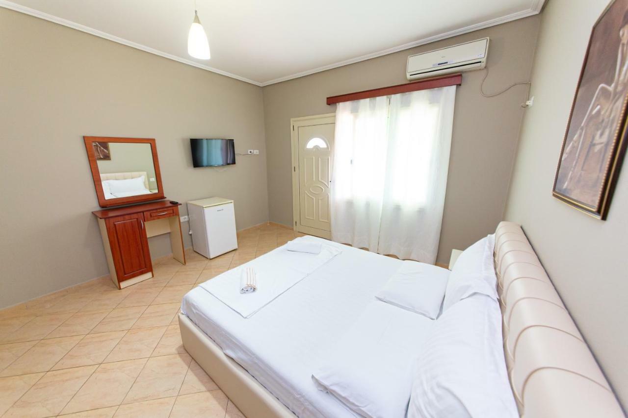 Hotel Roi Radhimë Esterno foto