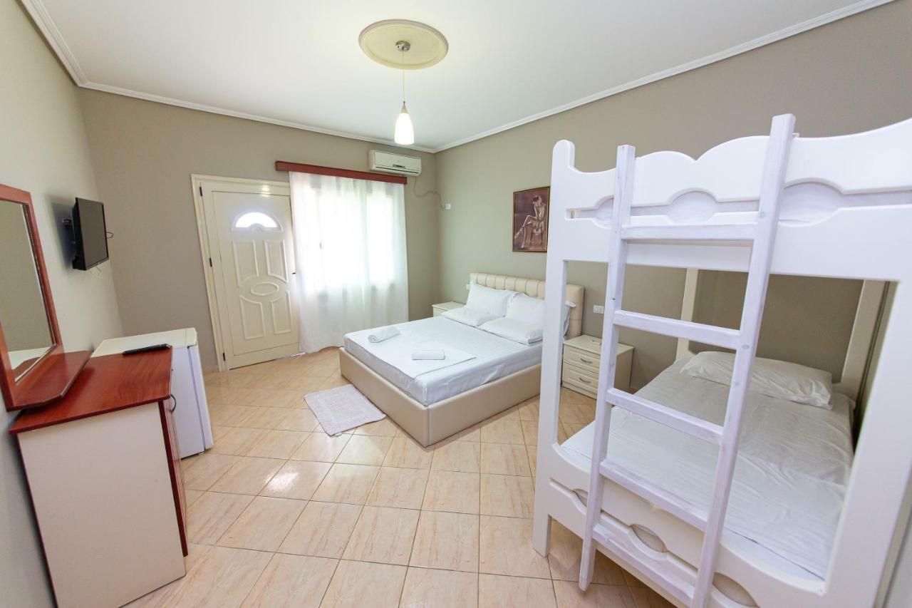 Hotel Roi Radhimë Esterno foto