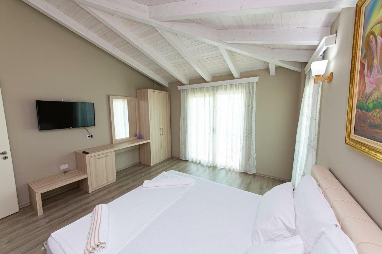 Hotel Roi Radhimë Esterno foto