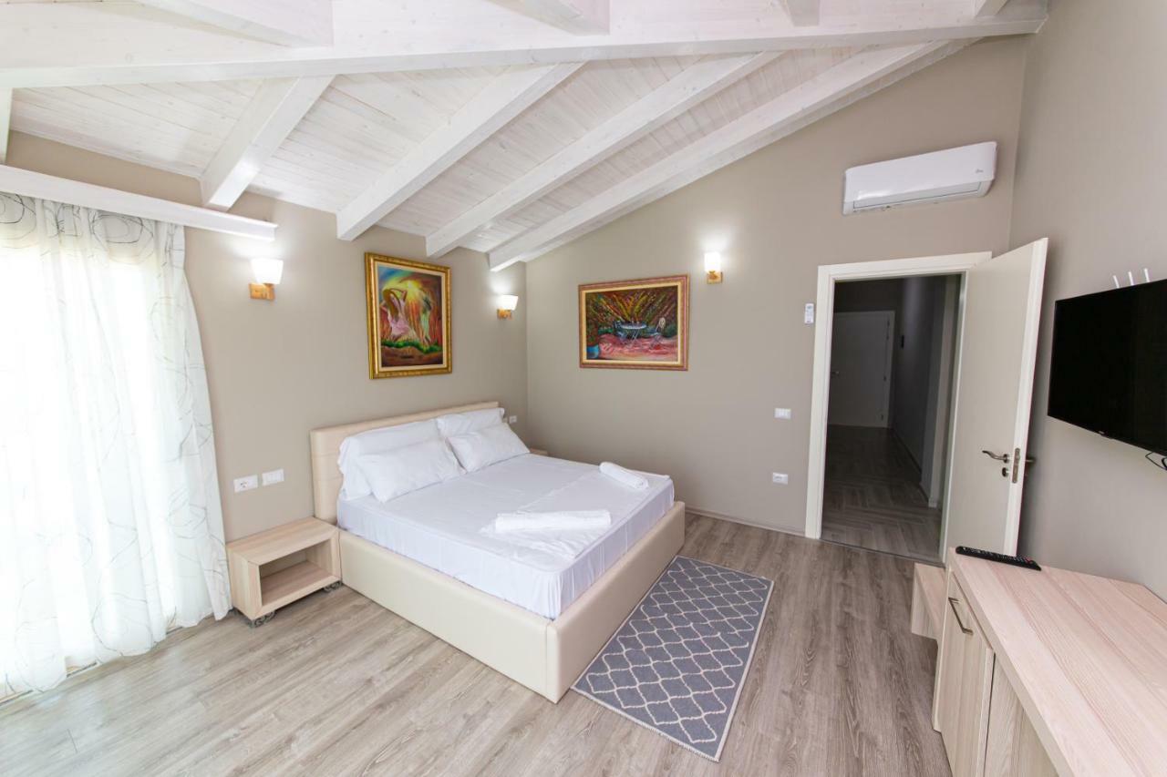 Hotel Roi Radhimë Esterno foto